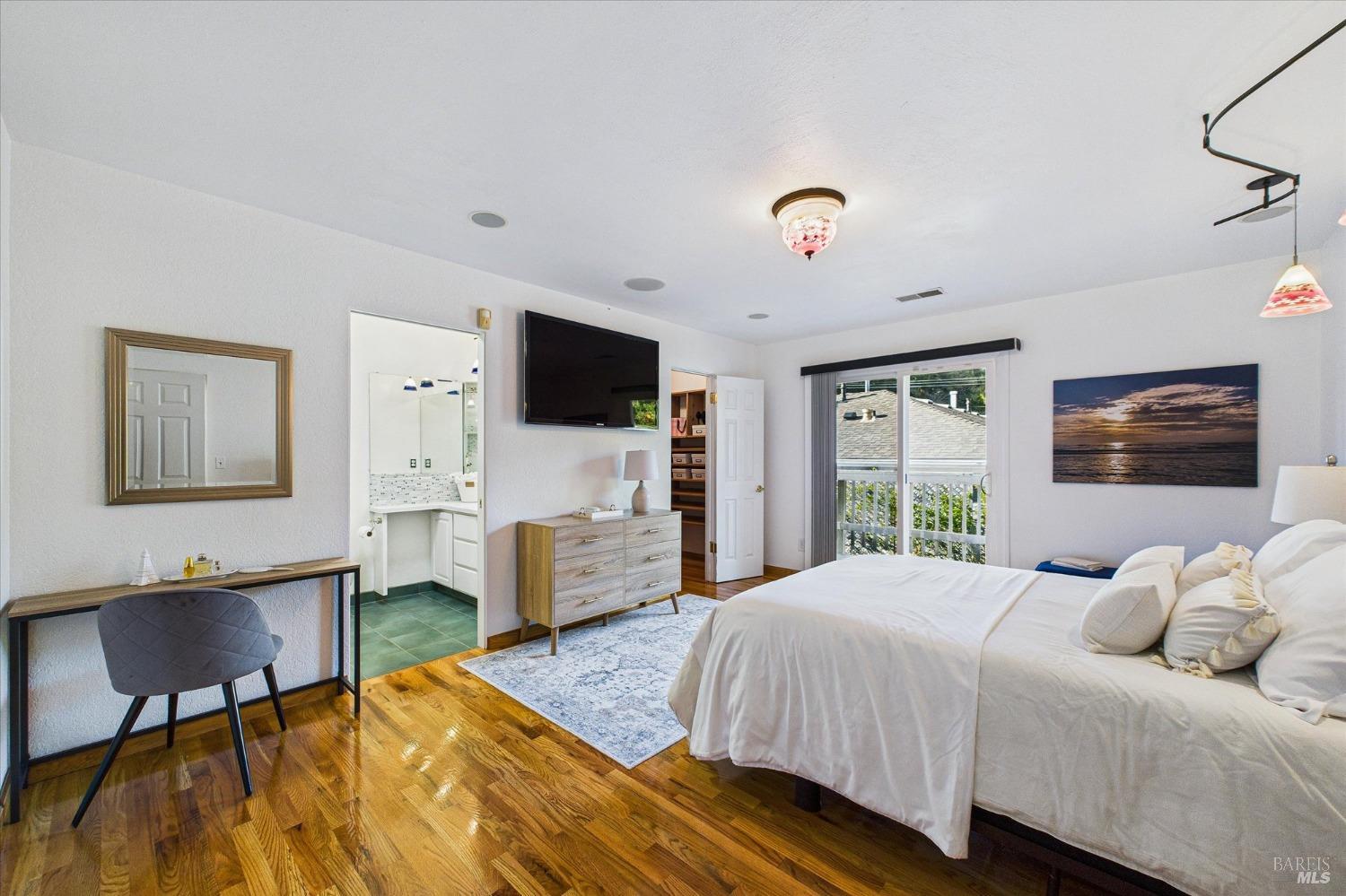 Detail Gallery Image 12 of 27 For 3123 W St, Eureka,  CA 95503 - 3 Beds | 2 Baths