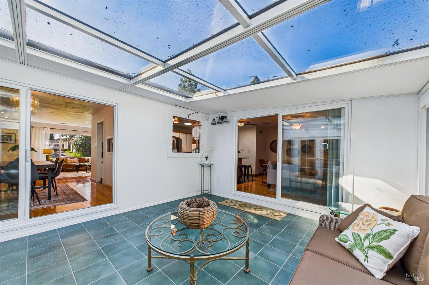 Detail Gallery Image 3 of 27 For 3123 W St, Eureka,  CA 95503 - 3 Beds | 2 Baths