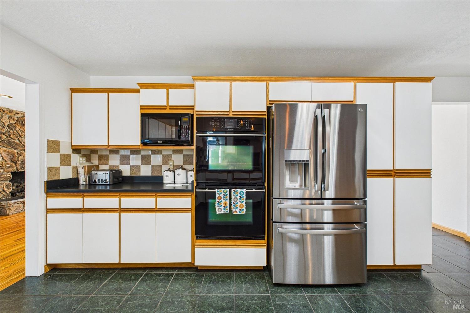 Detail Gallery Image 8 of 27 For 3123 W St, Eureka,  CA 95503 - 3 Beds | 2 Baths
