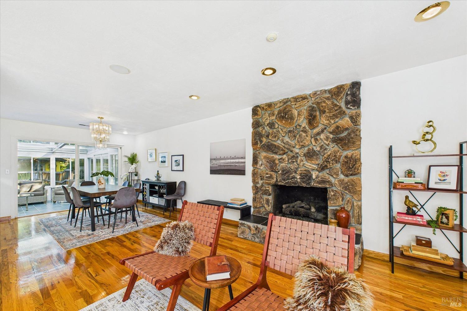 Detail Gallery Image 5 of 27 For 3123 W St, Eureka,  CA 95503 - 3 Beds | 2 Baths
