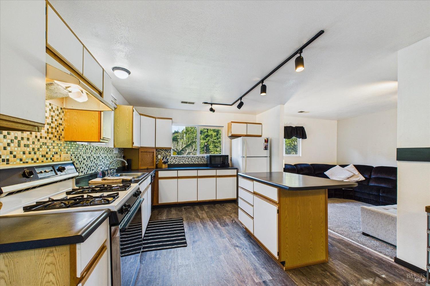 Detail Gallery Image 19 of 27 For 3123 W St, Eureka,  CA 95503 - 3 Beds | 2 Baths