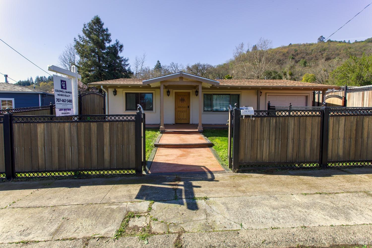 Detail Gallery Image 2 of 22 For 205 Laws Ave, Ukiah,  CA 95482 - 3 Beds | 2 Baths