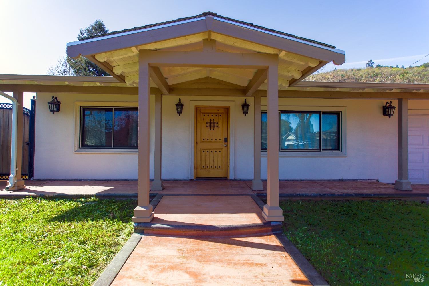 Detail Gallery Image 4 of 22 For 205 Laws Ave, Ukiah,  CA 95482 - 3 Beds | 2 Baths