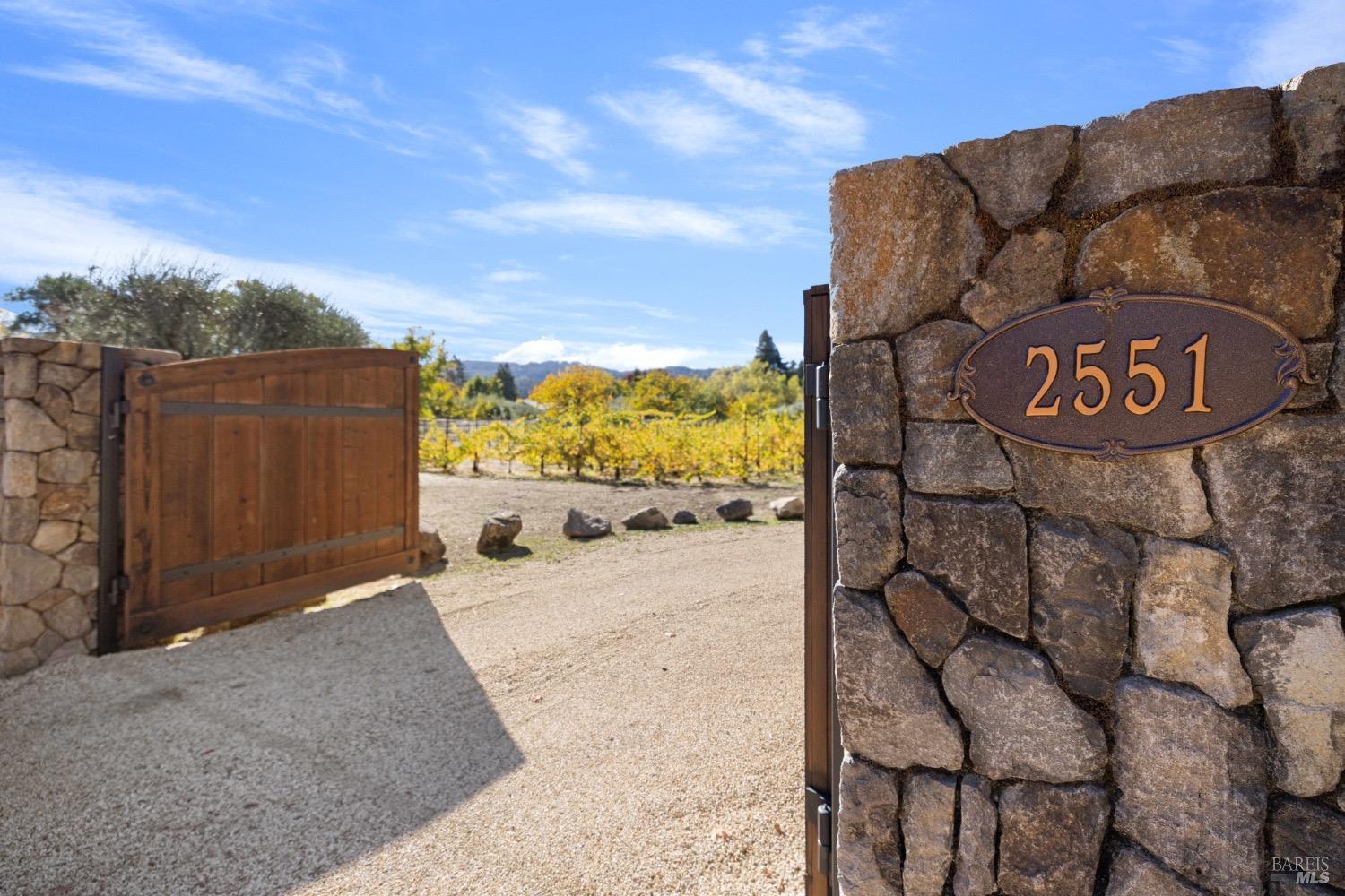 Detail Gallery Image 2 of 81 For 2551 Grant St, Calistoga,  CA 94515 - 6 Beds | 4/2 Baths