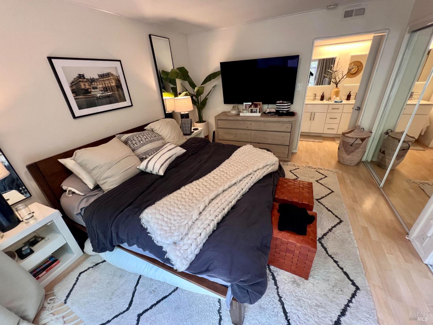 Detail Gallery Image 10 of 13 For 545 Bridgeway St, Sausalito,  CA 94965 - – Beds | – Baths