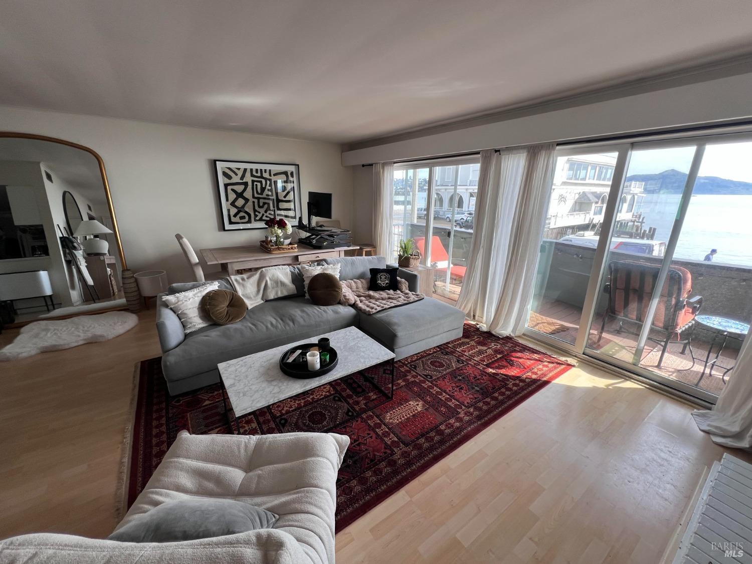 Detail Gallery Image 6 of 13 For 545 Bridgeway St, Sausalito,  CA 94965 - – Beds | – Baths