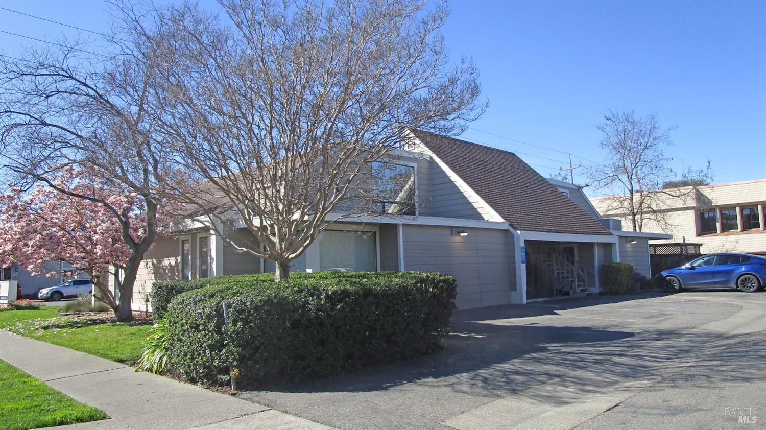 Detail Gallery Image 9 of 22 For 456 S E St, Santa Rosa,  CA 95404 - – Beds | – Baths