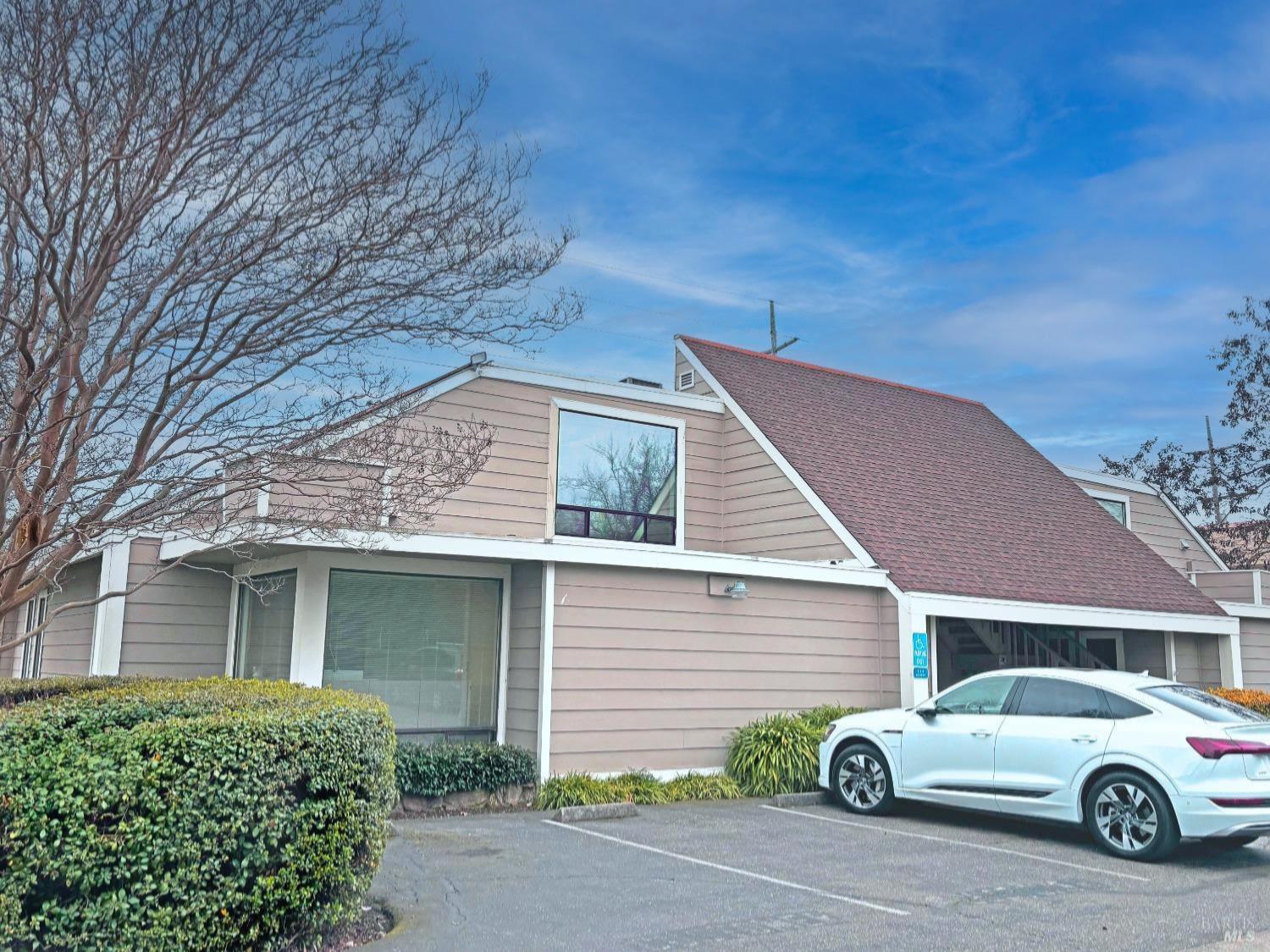 Detail Gallery Image 5 of 22 For 456 S E St, Santa Rosa,  CA 95404 - – Beds | – Baths