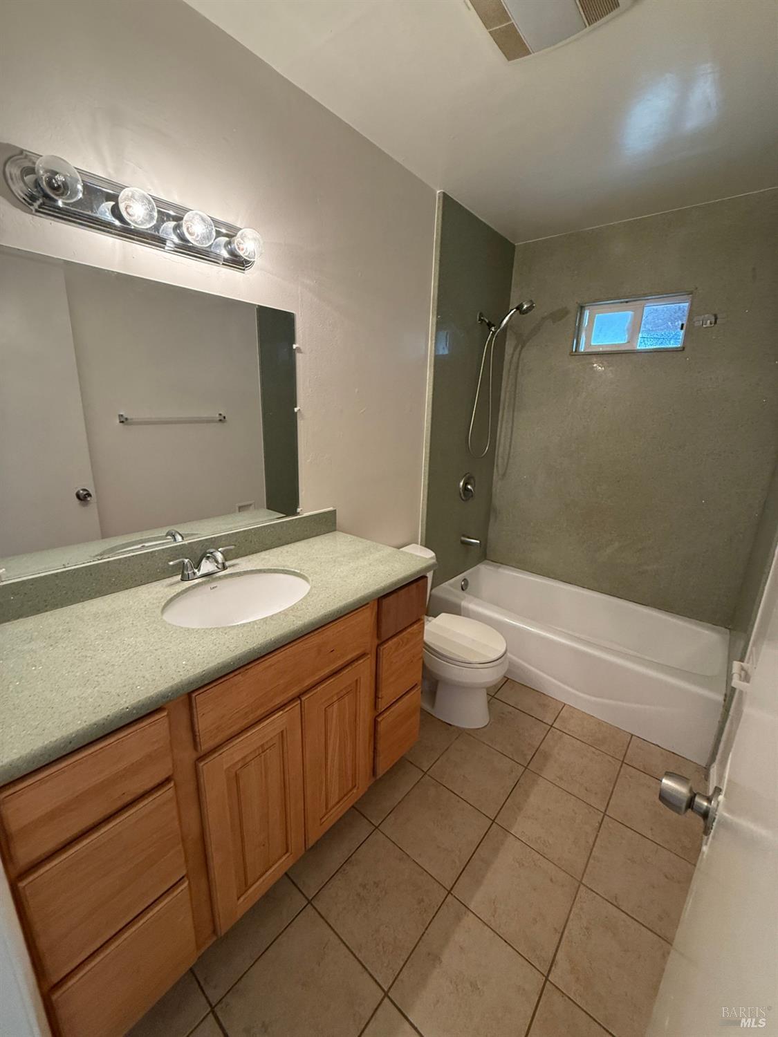 Detail Gallery Image 12 of 14 For 409 Taylor St #8,  Fairfield,  CA 94533 - 2 Beds | 1 Baths