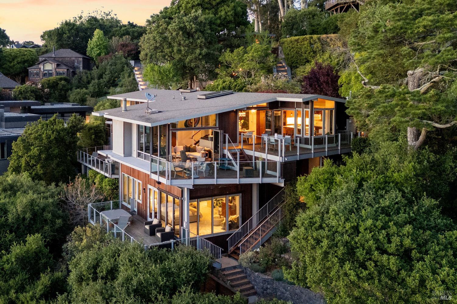 Detail Gallery Image 1 of 1 For 11 Belvedere Ave, Belvedere,  CA 94920 - 4 Beds | 4 Baths