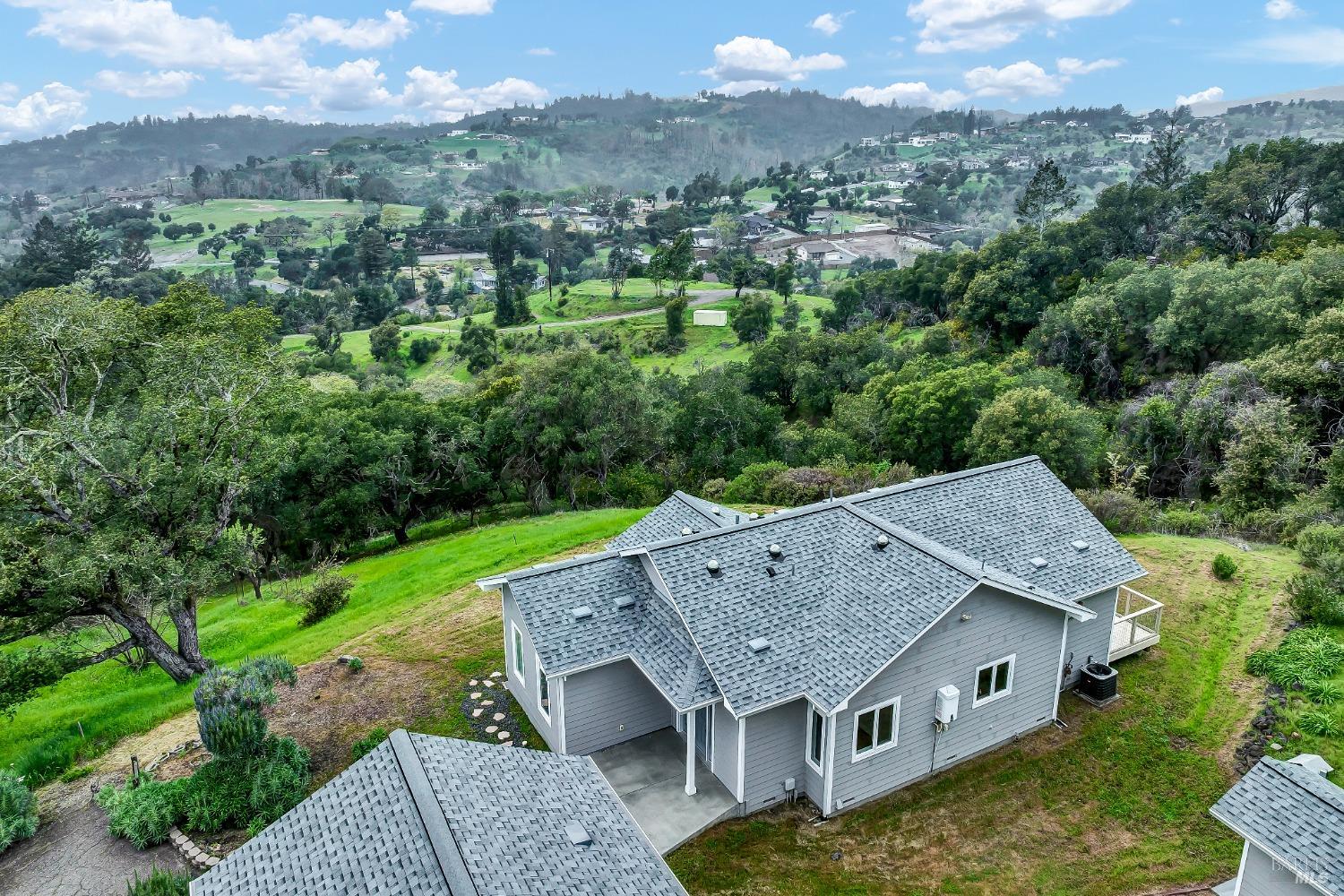 Detail Gallery Image 1 of 1 For 940 Sundown Trl, Santa Rosa,  CA 95404 - 3 Beds | 2 Baths