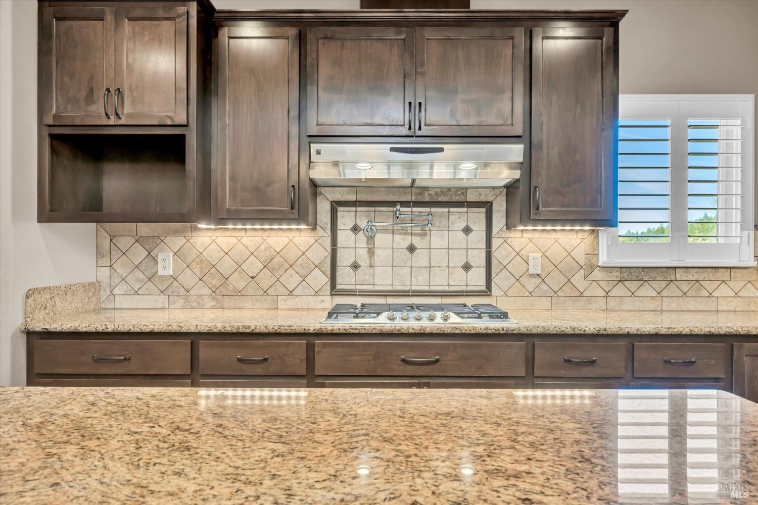 Detail Gallery Image 11 of 31 For 15384 Summit Blvd, Cobb,  CA 95426 - 3 Beds | 2/1 Baths