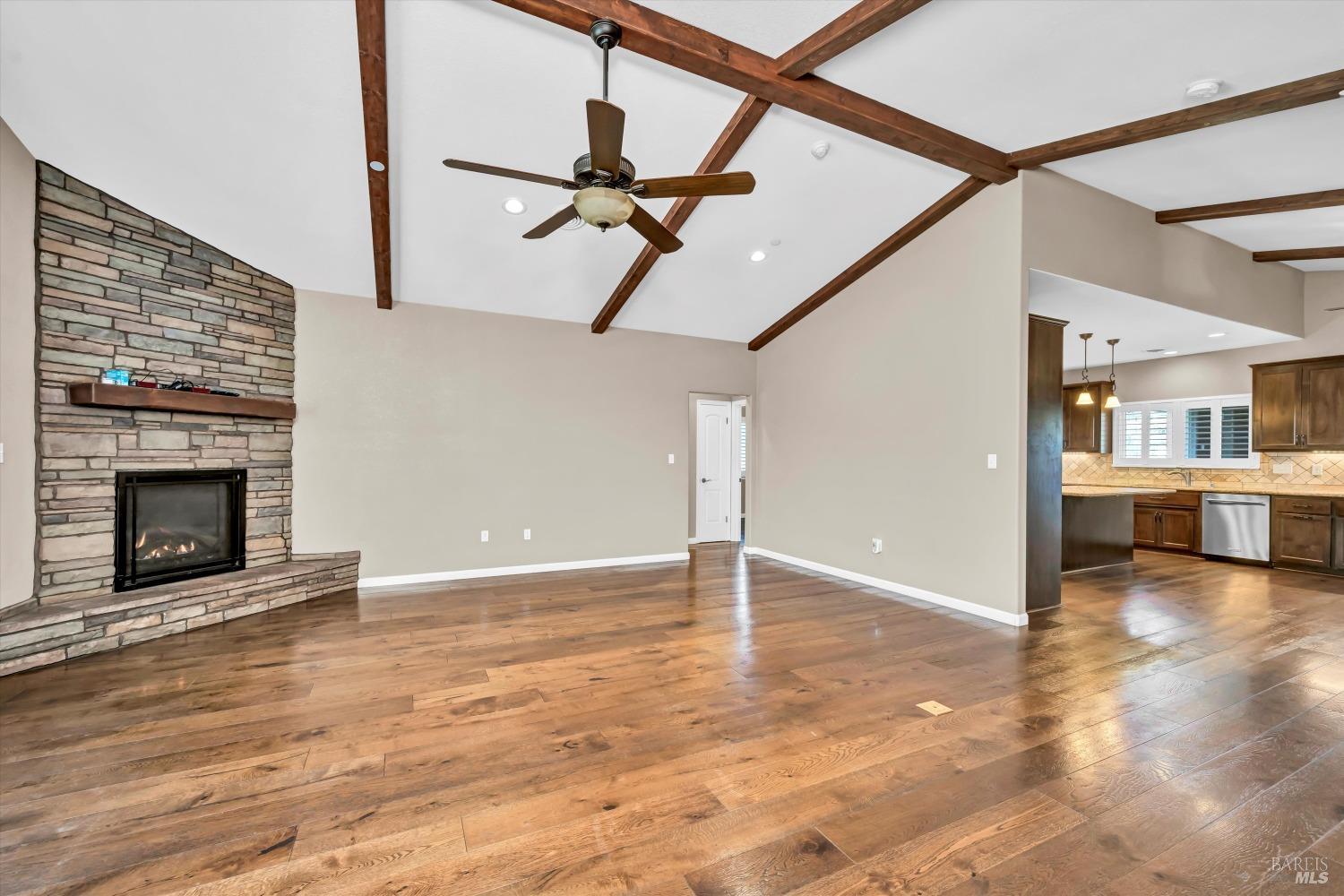 Detail Gallery Image 8 of 31 For 15384 Summit Blvd, Cobb,  CA 95426 - 3 Beds | 2/1 Baths