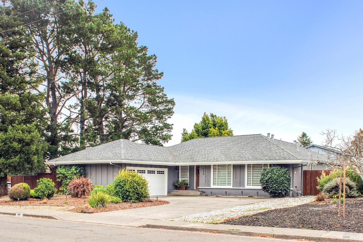 Detail Gallery Image 1 of 1 For 198 San Carlos Way, Novato,  CA 94945 - 3 Beds | 2/1 Baths