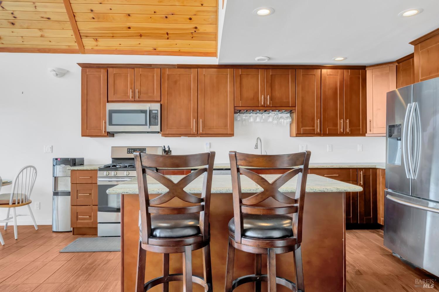 Detail Gallery Image 15 of 42 For 5798 Sunrise Dr, Lower Lake,  CA 95457 - 4 Beds | 3 Baths
