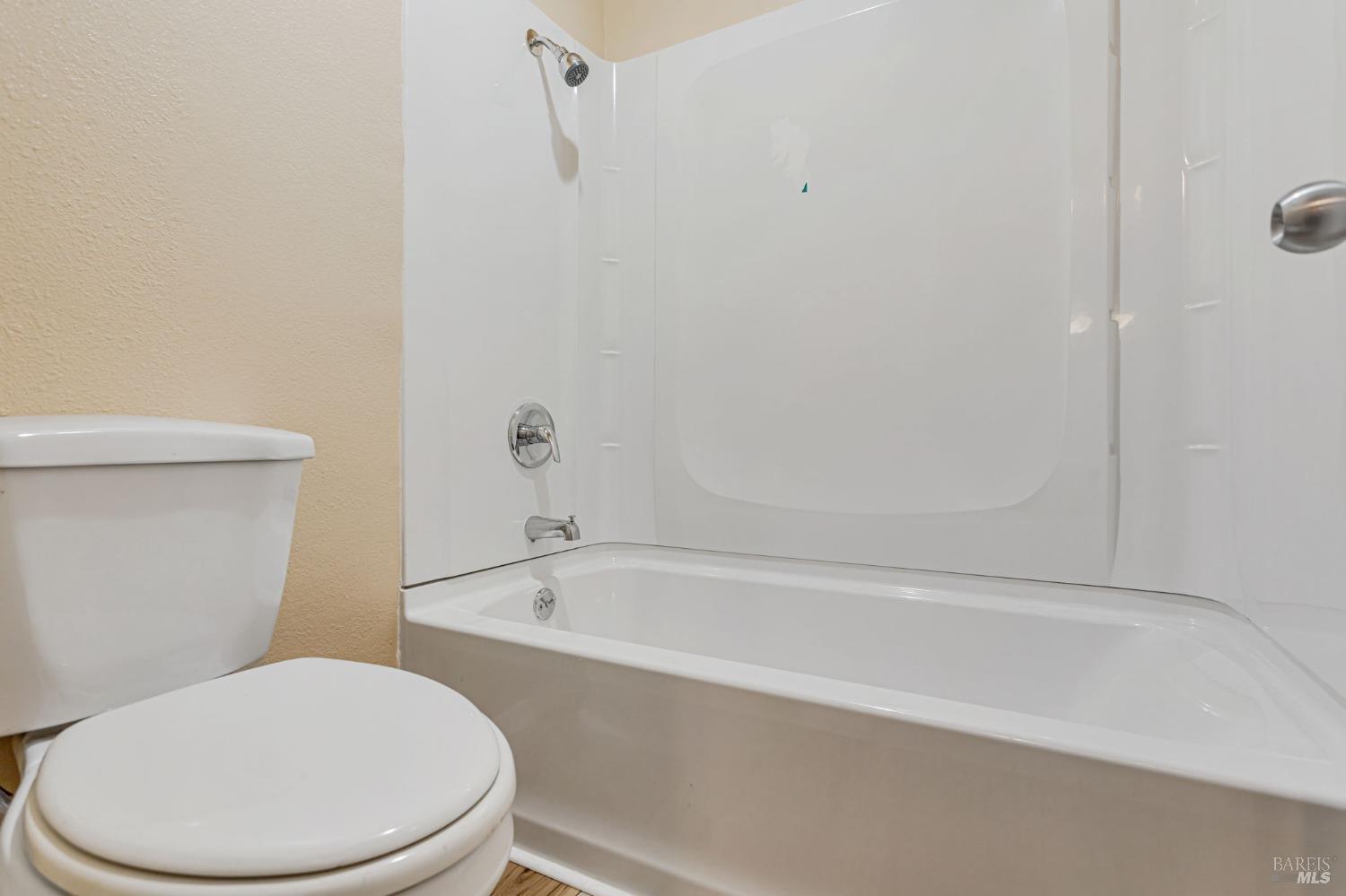 Detail Gallery Image 19 of 27 For 1333 N Camino Alto Unkn #114,  Vallejo,  CA 94589 - 2 Beds | 2 Baths