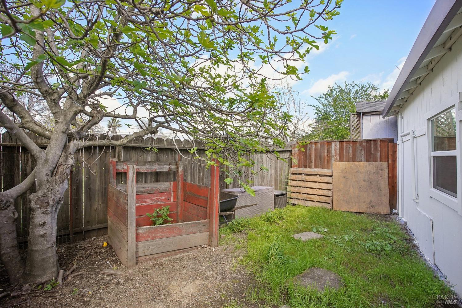 Detail Gallery Image 23 of 35 For 2716 Laurel St, Napa,  CA 94558 - 4 Beds | 2 Baths
