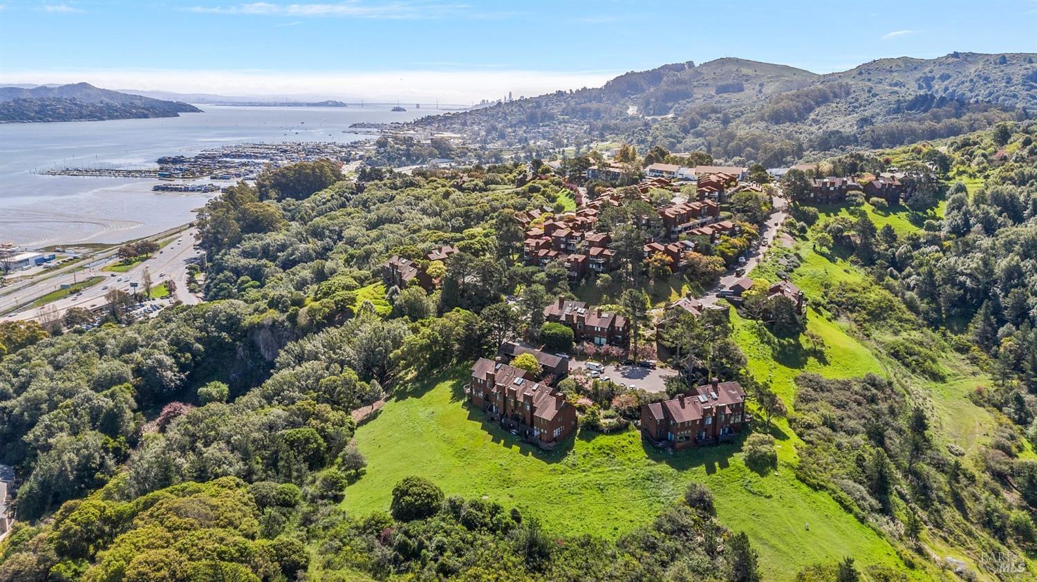 Detail Gallery Image 32 of 46 For 12 Ridgeview Ct, Sausalito,  CA 94965 - 2 Beds | 2 Baths