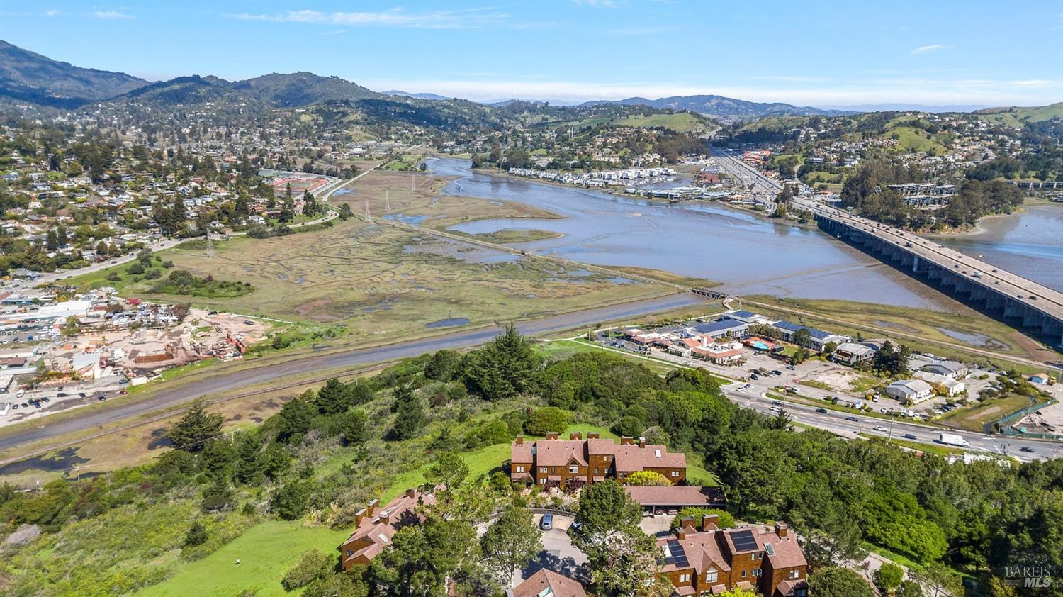 Detail Gallery Image 29 of 46 For 12 Ridgeview Ct, Sausalito,  CA 94965 - 2 Beds | 2 Baths