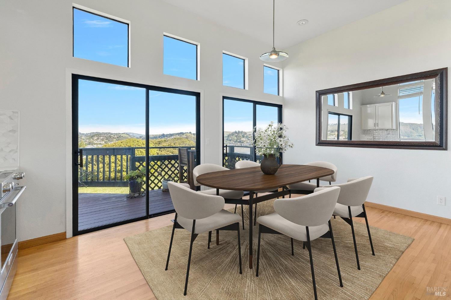 Detail Gallery Image 6 of 46 For 12 Ridgeview Ct, Sausalito,  CA 94965 - 2 Beds | 2 Baths