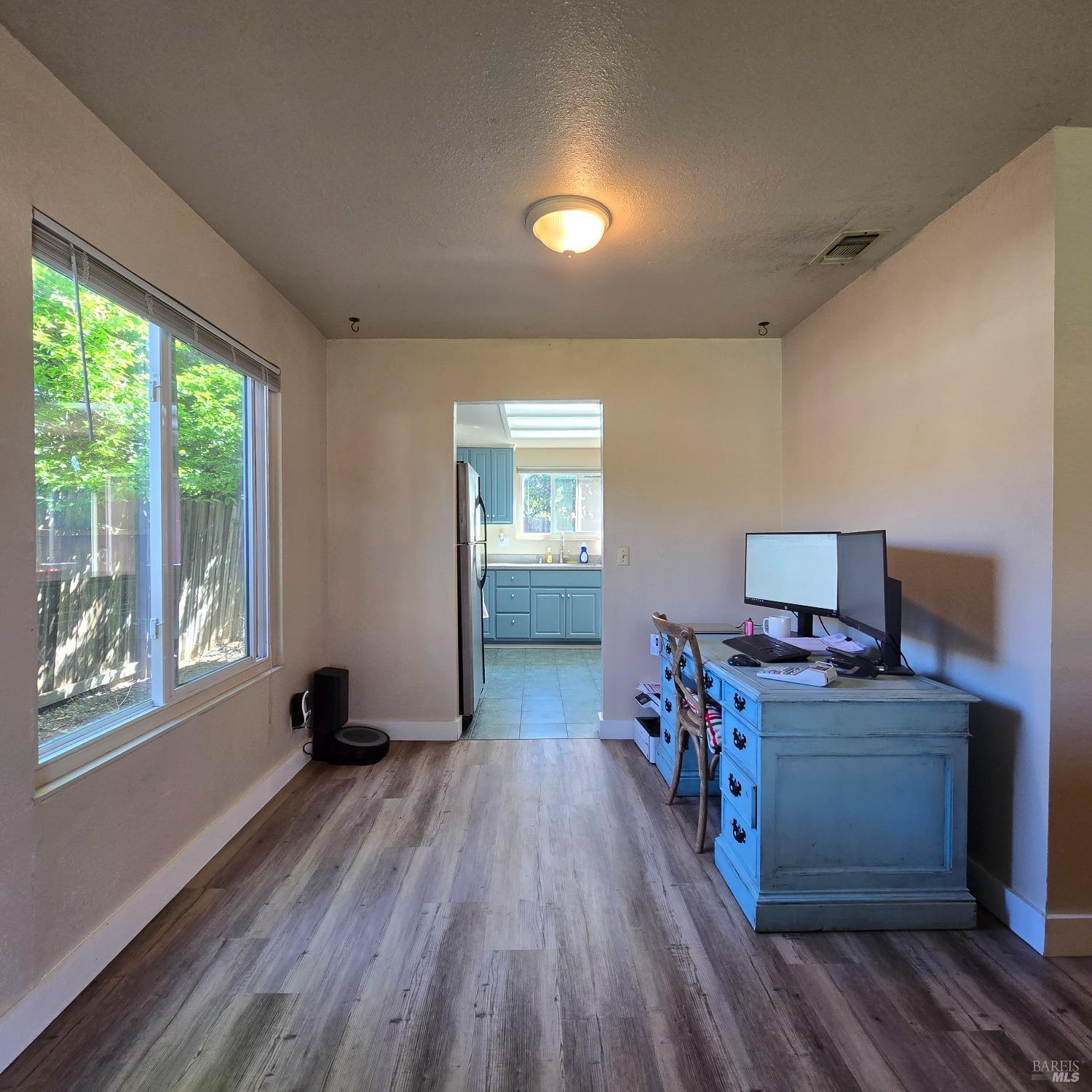 Detail Gallery Image 7 of 19 For 137 Gentry Cir, Vacaville,  CA 95687 - 3 Beds | 2 Baths
