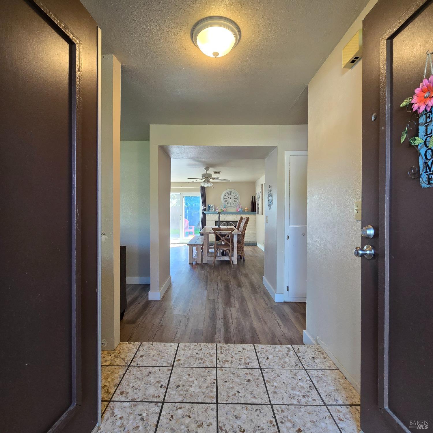 Detail Gallery Image 3 of 19 For 137 Gentry Cir, Vacaville,  CA 95687 - 3 Beds | 2 Baths