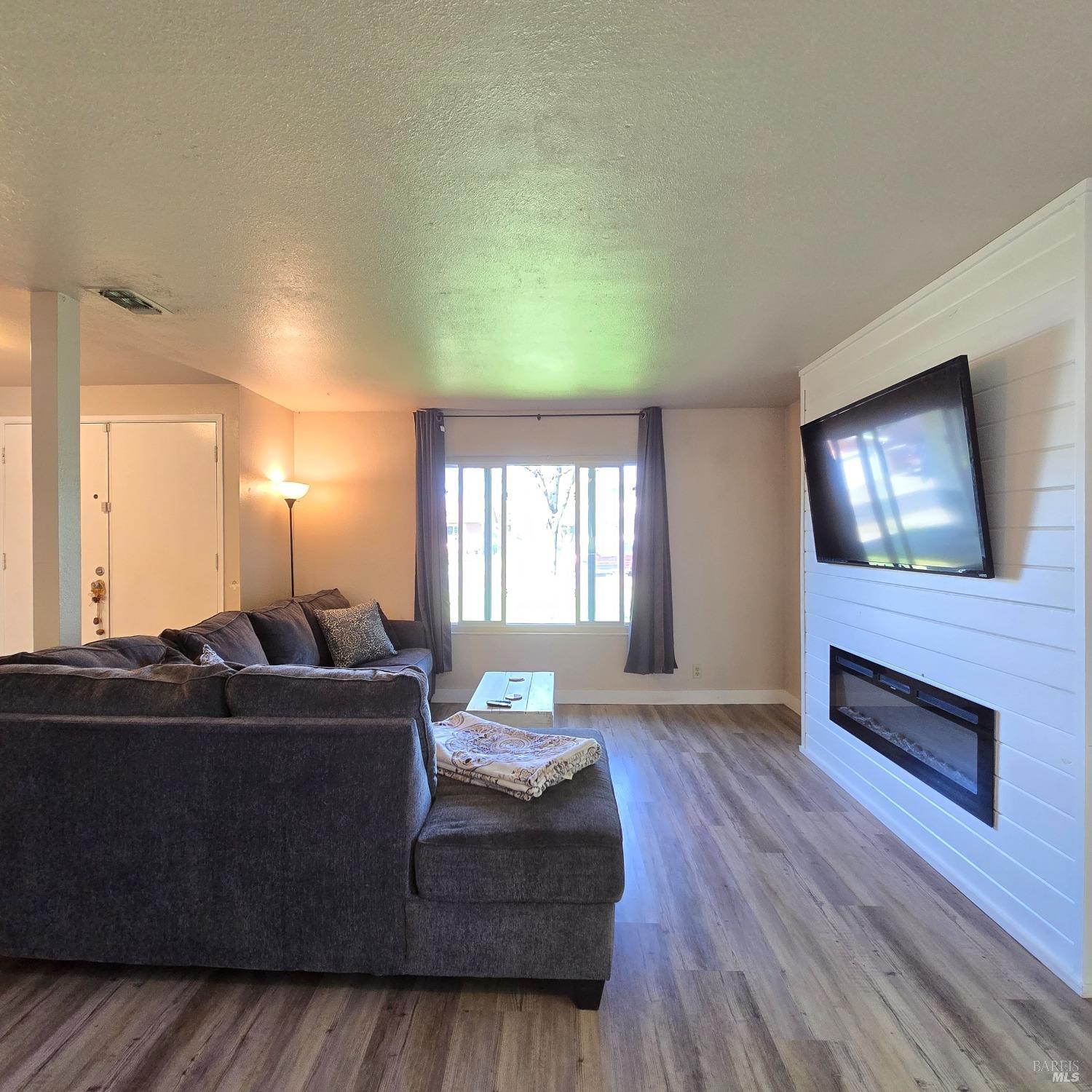 Detail Gallery Image 5 of 19 For 137 Gentry Cir, Vacaville,  CA 95687 - 3 Beds | 2 Baths