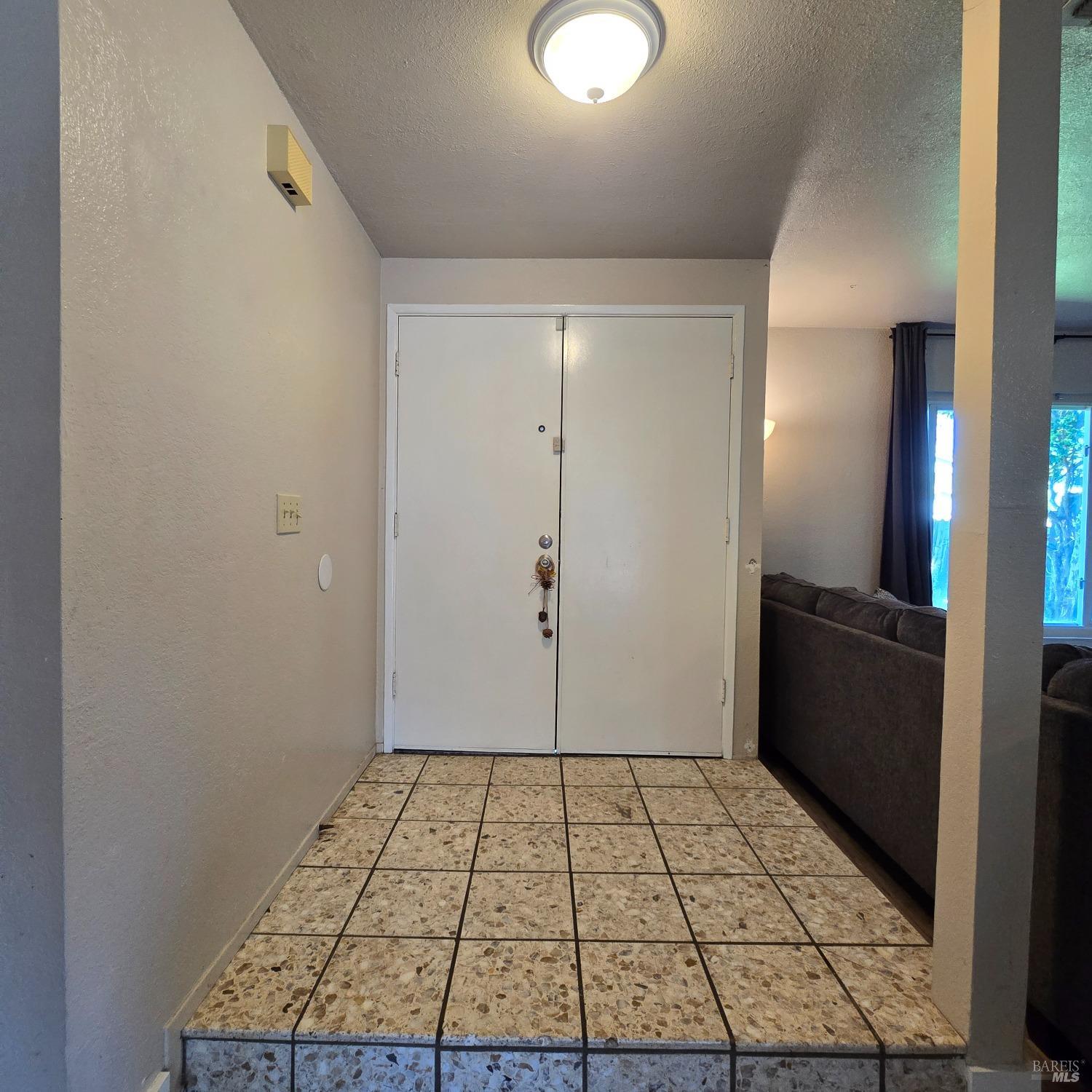 Detail Gallery Image 4 of 19 For 137 Gentry Cir, Vacaville,  CA 95687 - 3 Beds | 2 Baths
