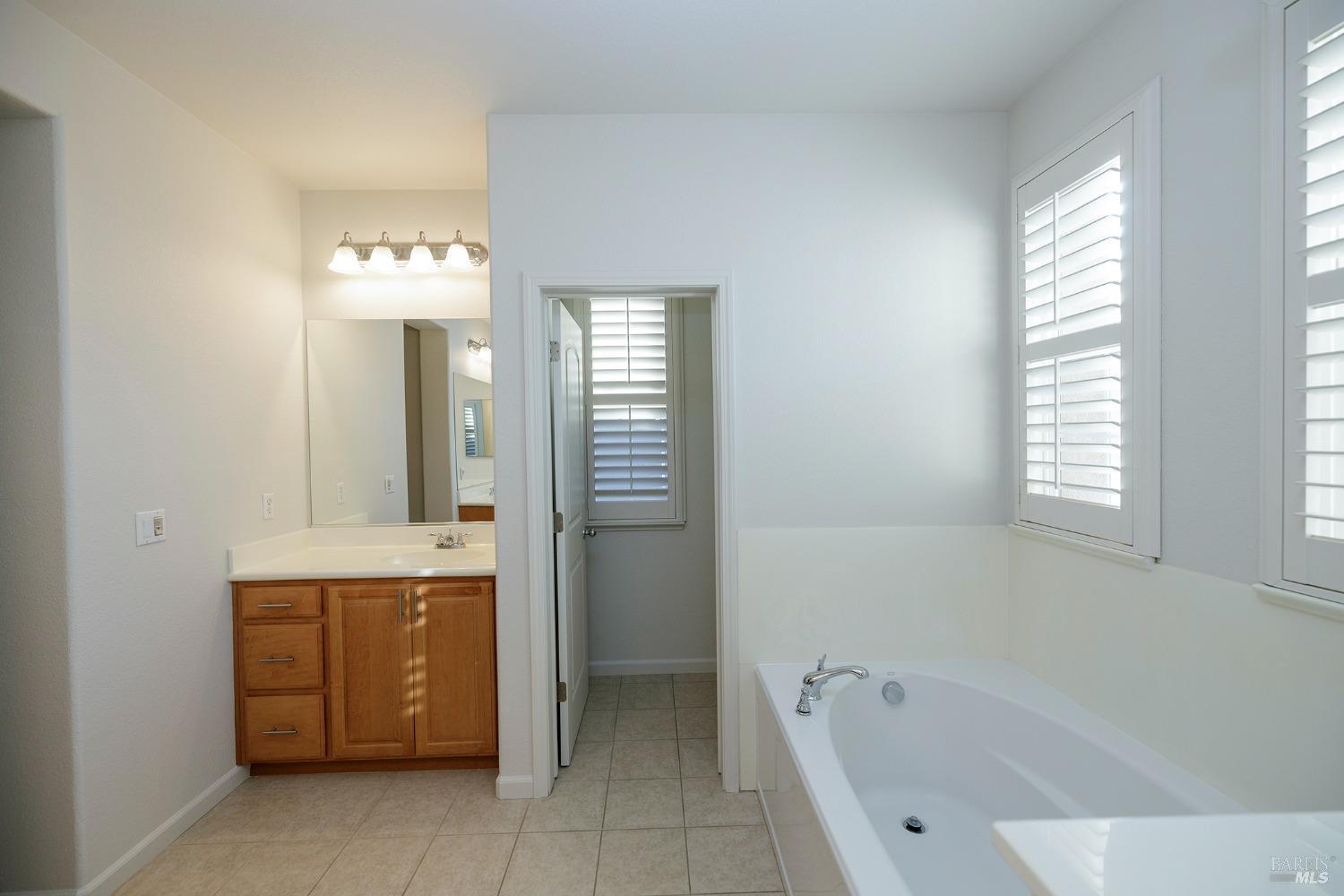 Detail Gallery Image 24 of 43 For 650 Canterbury Cir, Vacaville,  CA 95687 - 6 Beds | 4 Baths