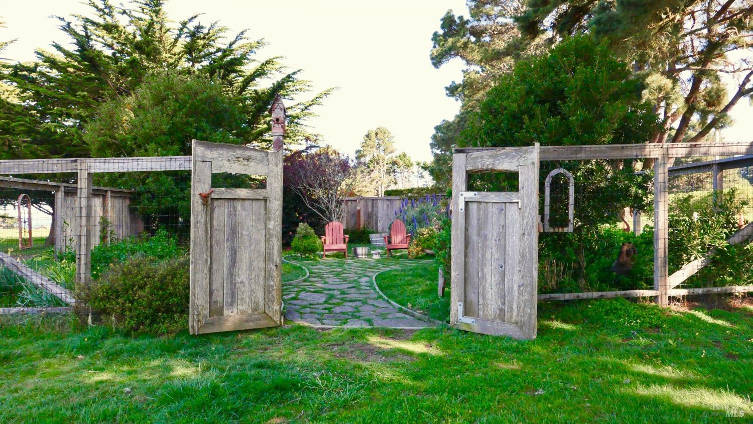 Detail Gallery Image 27 of 37 For 12858 Bishop Ln, Mendocino,  CA 95460 - 4 Beds | 3/1 Baths