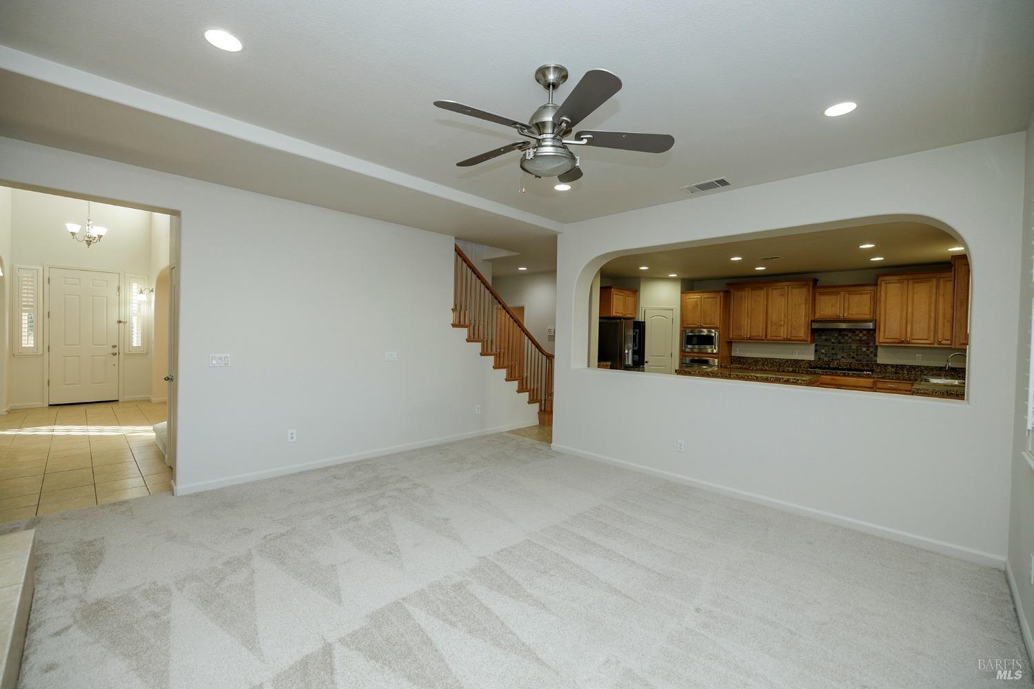 Detail Gallery Image 12 of 43 For 650 Canterbury Cir, Vacaville,  CA 95687 - 6 Beds | 4 Baths