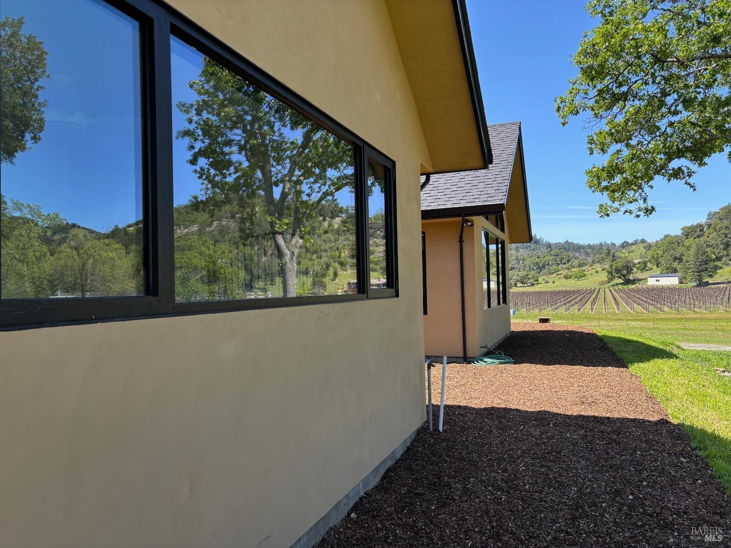 Detail Gallery Image 5 of 39 For 1218 Bennett Ln, Calistoga,  CA 94515 - 2 Beds | 2/1 Baths