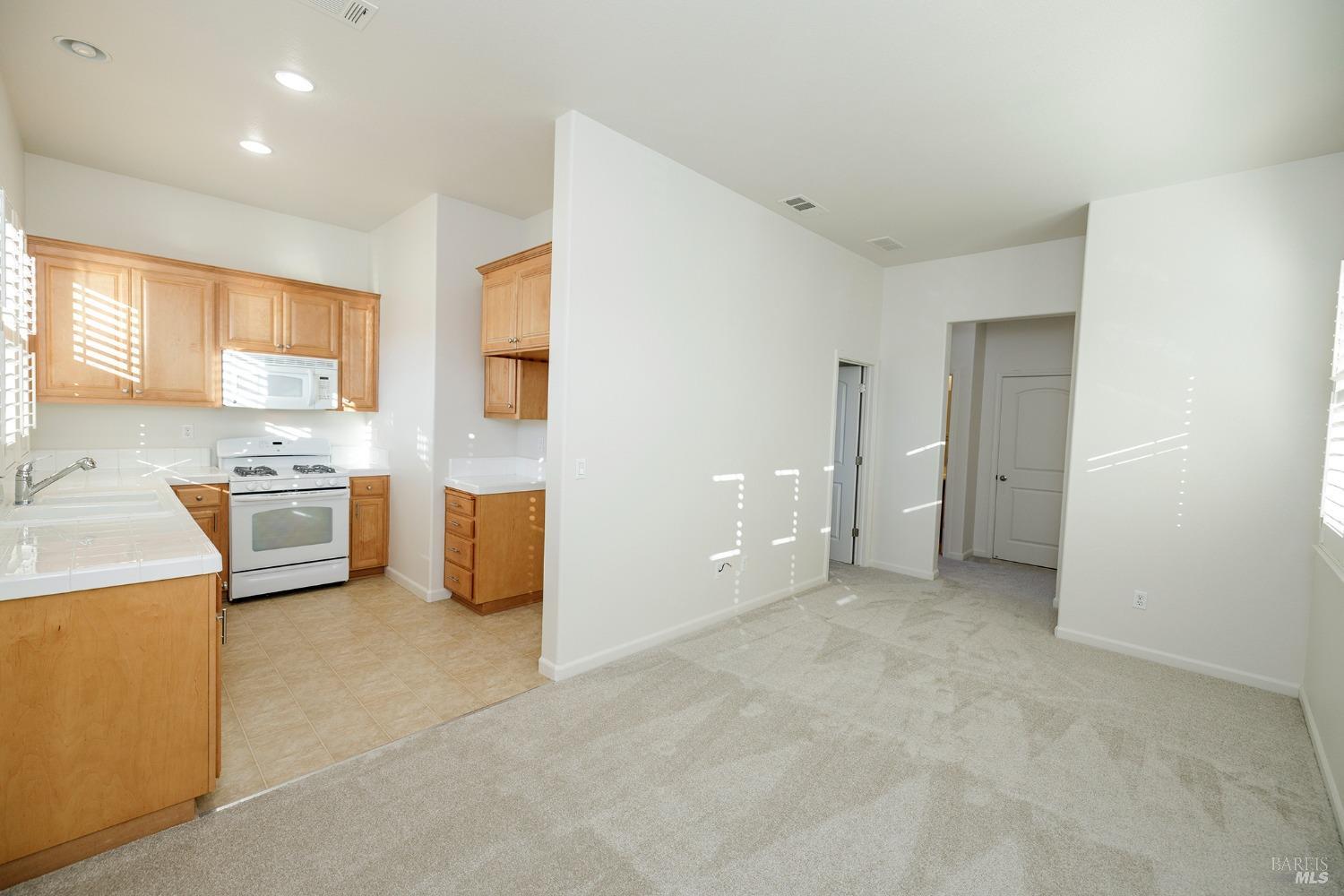 Detail Gallery Image 35 of 43 For 650 Canterbury Cir, Vacaville,  CA 95687 - 6 Beds | 4 Baths