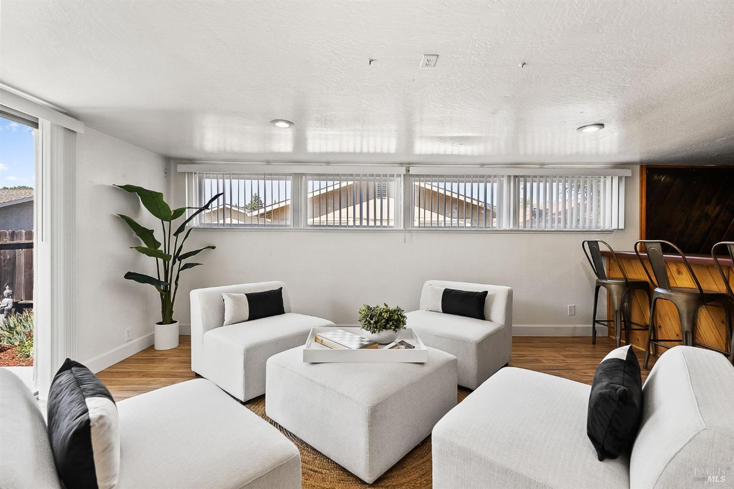 Detail Gallery Image 15 of 34 For 630 Sierra Dr, Dixon,  CA 95620 - 3 Beds | 2 Baths
