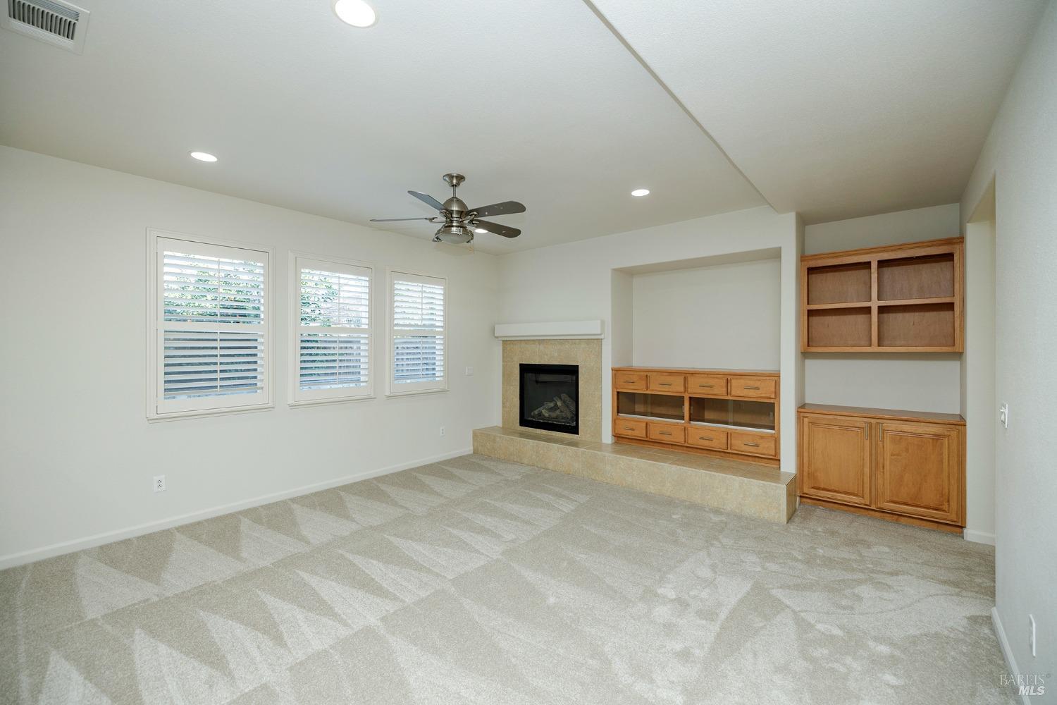 Detail Gallery Image 10 of 43 For 650 Canterbury Cir, Vacaville,  CA 95687 - 6 Beds | 4 Baths