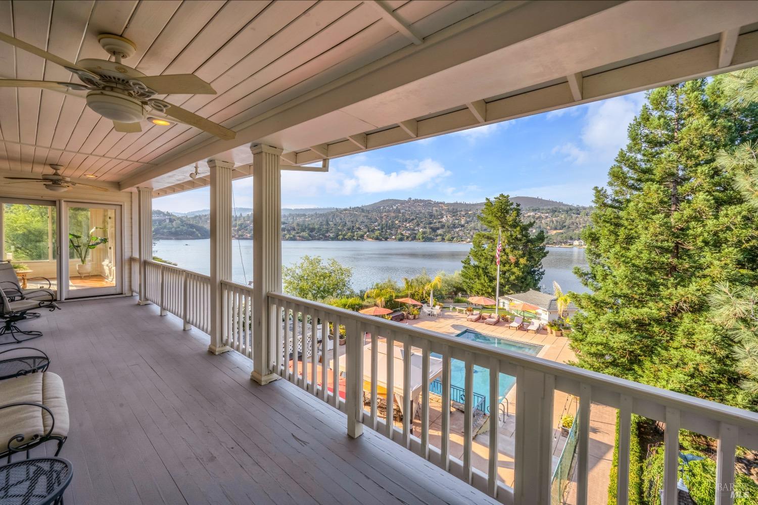 Detail Gallery Image 24 of 62 For 18520 Lakeridge Cir, Hidden Valley Lake,  CA 95467 - 3 Beds | 3/1 Baths
