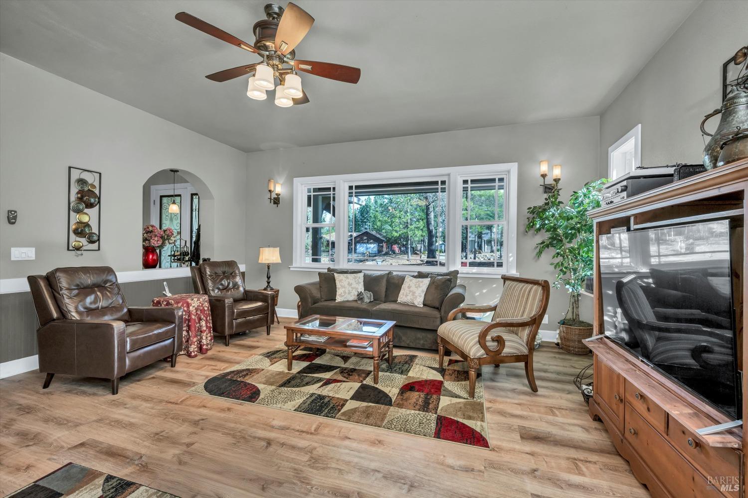Detail Gallery Image 8 of 38 For 8902 Fox Dr, Cobb,  CA 95426 - 3 Beds | 2/1 Baths