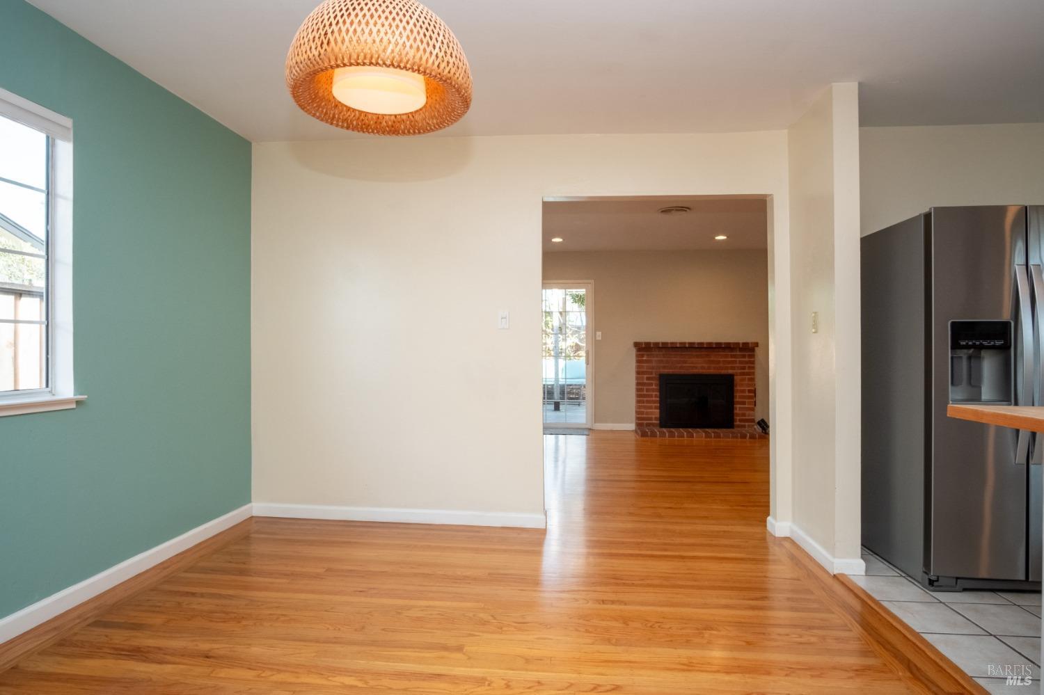 Detail Gallery Image 16 of 38 For 1425 Weaverly Dr, Petaluma,  CA 94954 - 3 Beds | 1/1 Baths