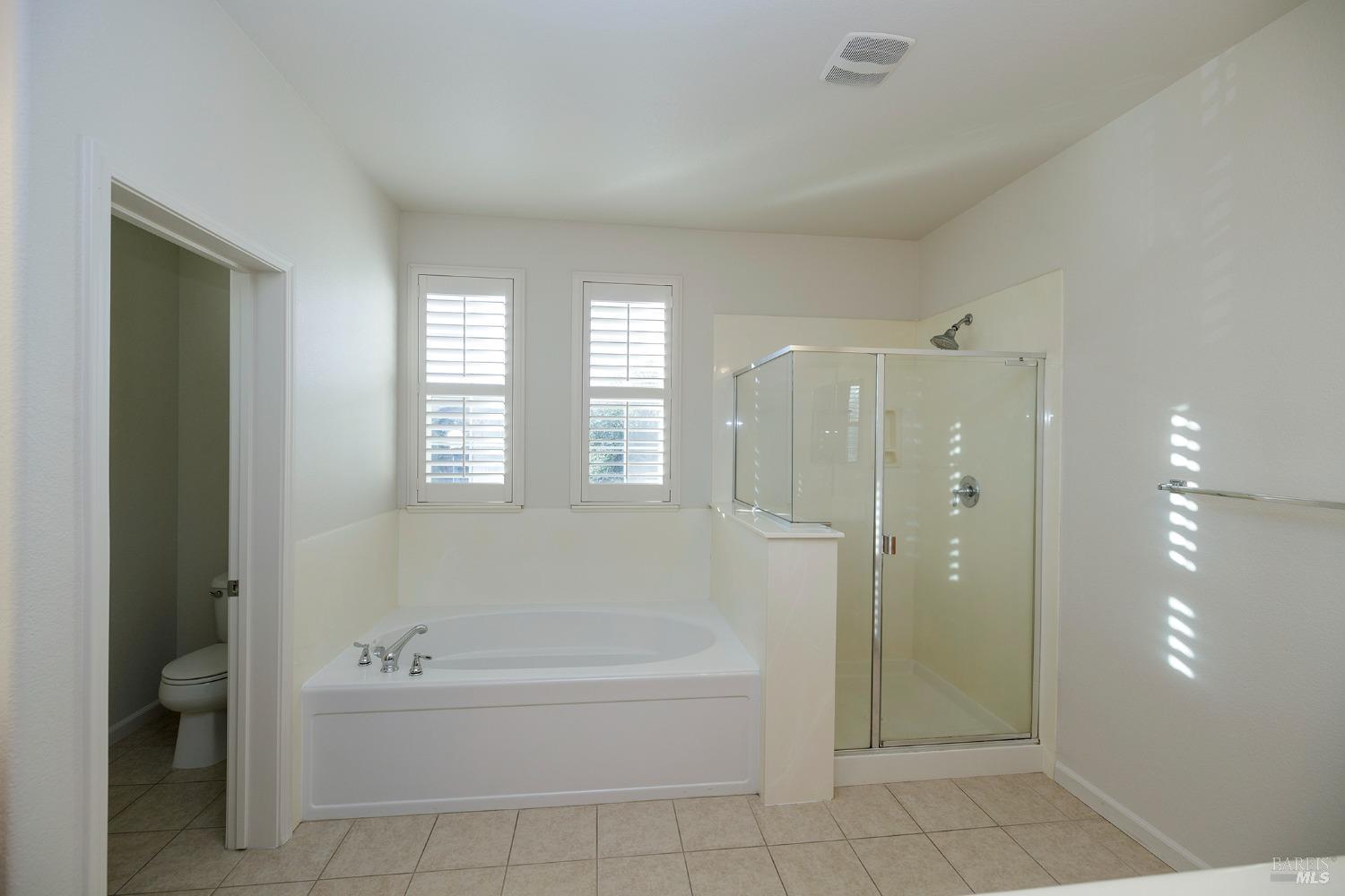 Detail Gallery Image 25 of 43 For 650 Canterbury Cir, Vacaville,  CA 95687 - 6 Beds | 4 Baths