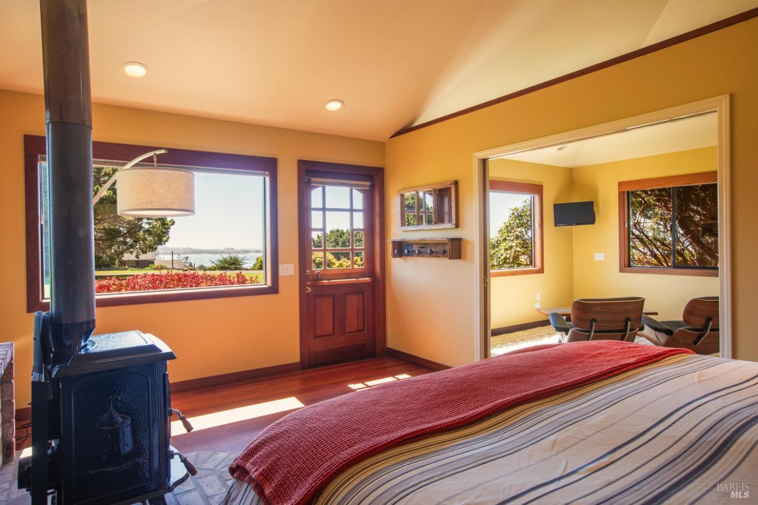 Detail Gallery Image 16 of 37 For 12858 Bishop Ln, Mendocino,  CA 95460 - 4 Beds | 3/1 Baths