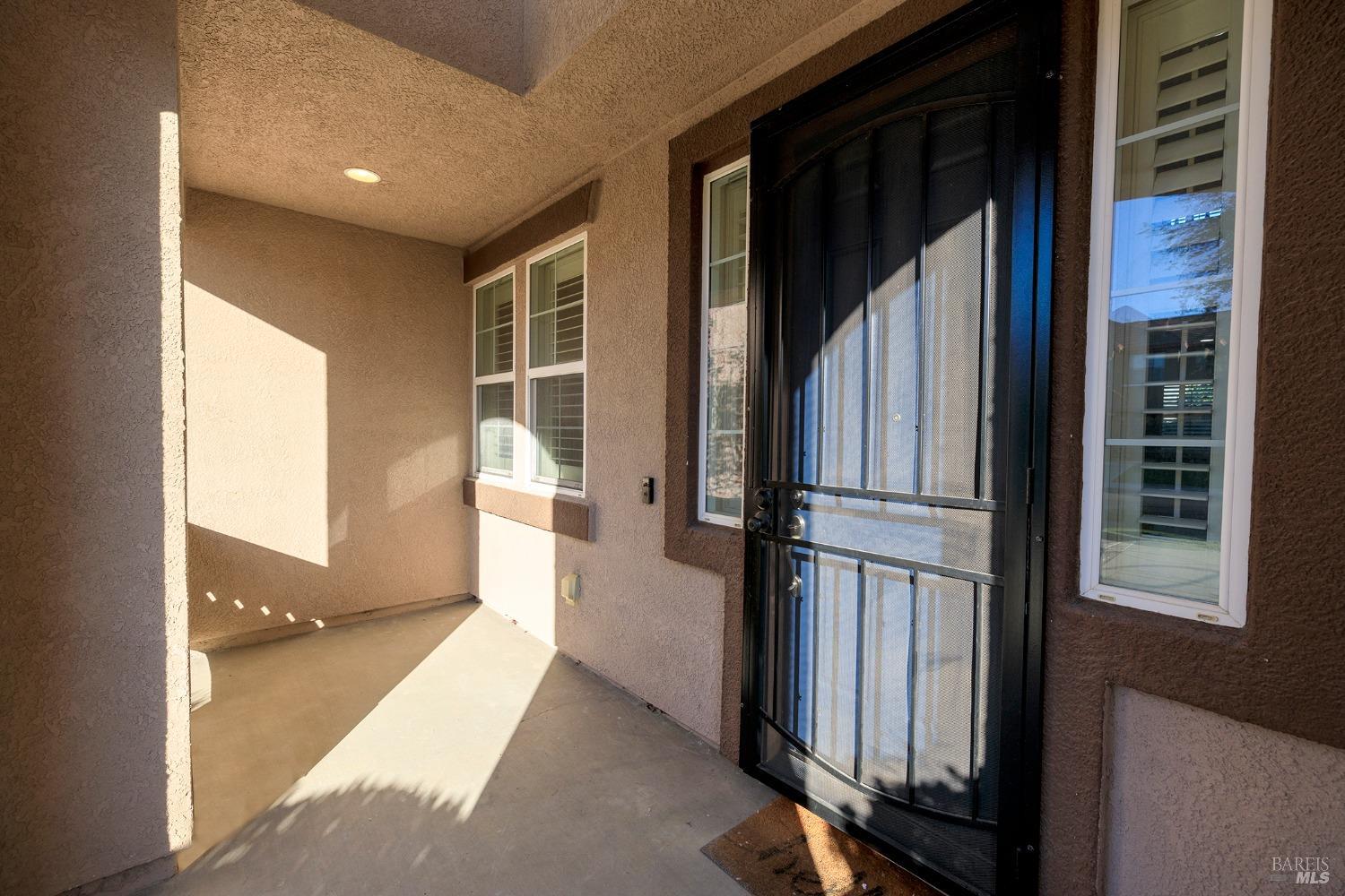 Detail Gallery Image 4 of 43 For 650 Canterbury Cir, Vacaville,  CA 95687 - 6 Beds | 4 Baths