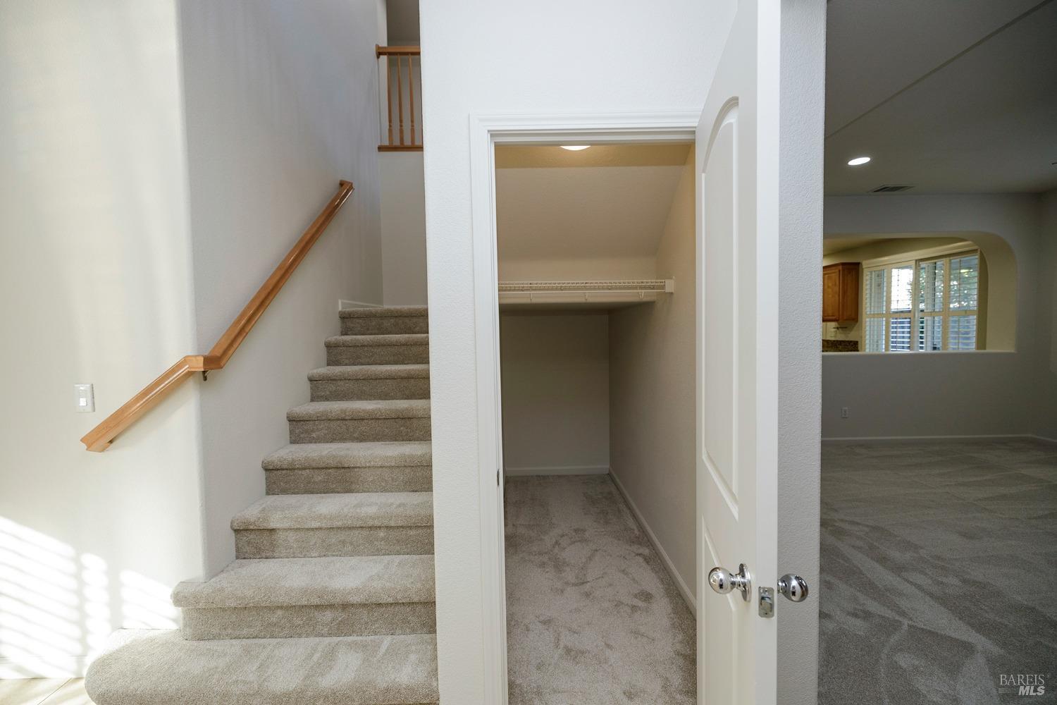 Detail Gallery Image 18 of 43 For 650 Canterbury Cir, Vacaville,  CA 95687 - 6 Beds | 4 Baths