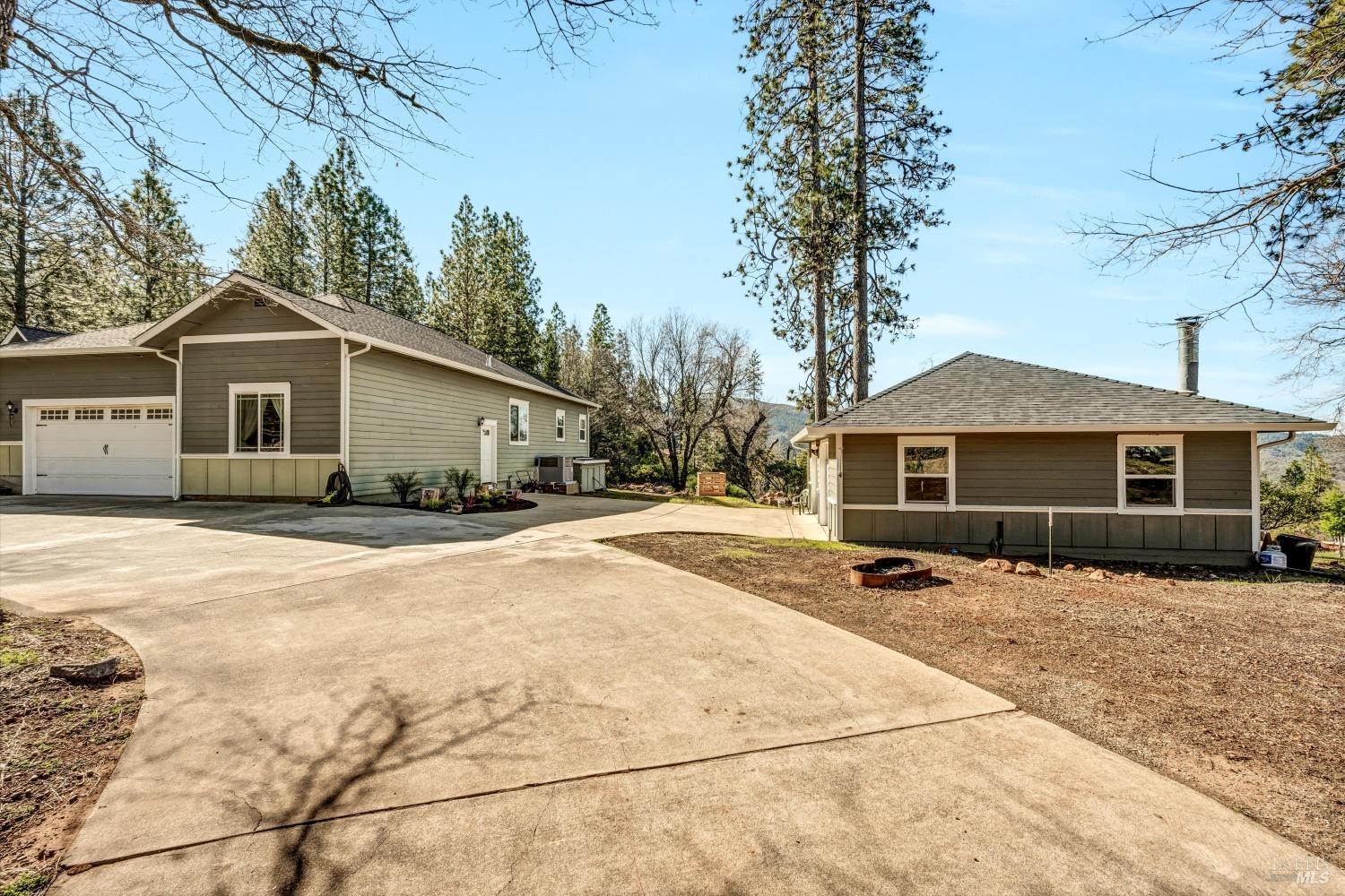 Detail Gallery Image 3 of 38 For 8902 Fox Dr, Cobb,  CA 95426 - 3 Beds | 2/1 Baths