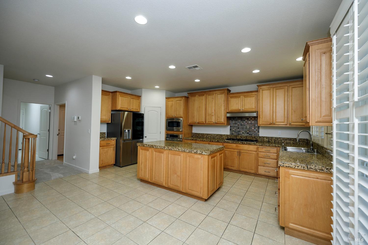 Detail Gallery Image 13 of 43 For 650 Canterbury Cir, Vacaville,  CA 95687 - 6 Beds | 4 Baths