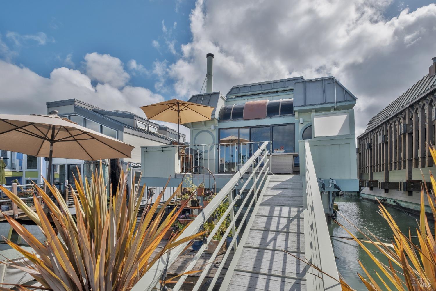 Detail Gallery Image 3 of 13 For 63 Issaquah Dock Unkn, Sausalito,  CA 94965 - 3 Beds | 3 Baths
