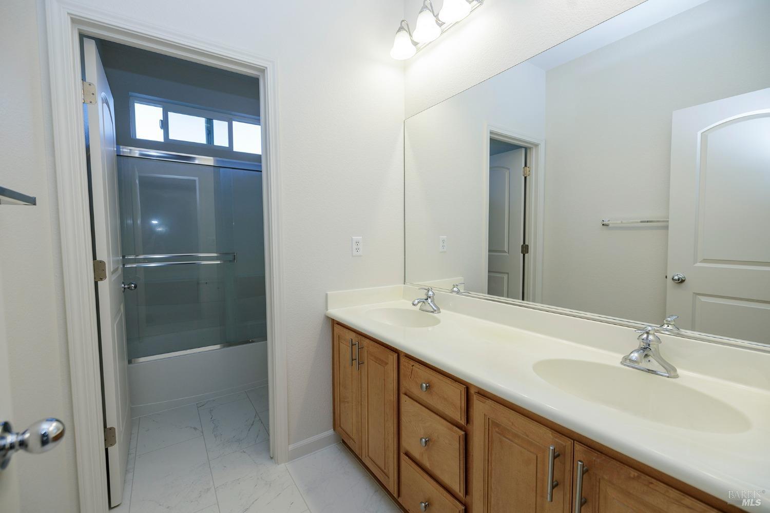 Detail Gallery Image 30 of 43 For 650 Canterbury Cir, Vacaville,  CA 95687 - 6 Beds | 4 Baths