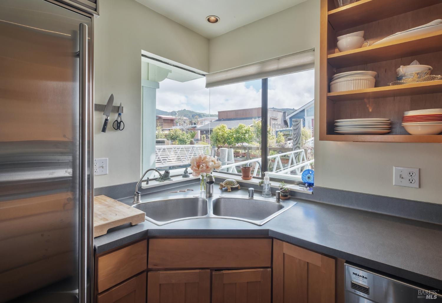 Detail Gallery Image 7 of 13 For 63 Issaquah Dock Unkn, Sausalito,  CA 94965 - 3 Beds | 3 Baths