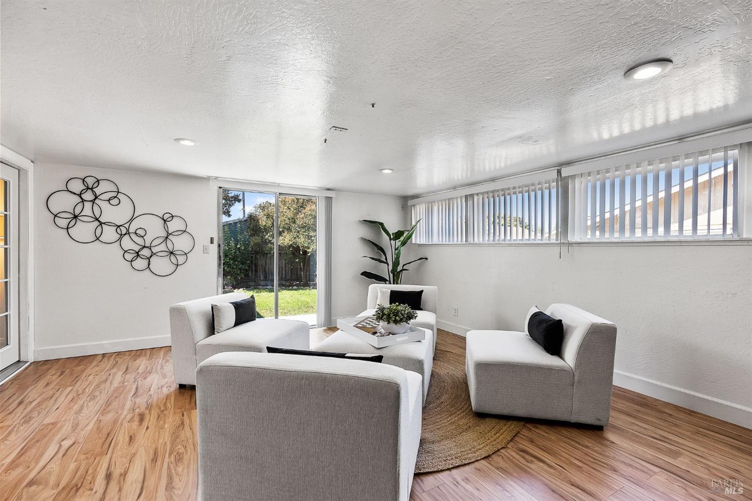 Detail Gallery Image 16 of 34 For 630 Sierra Dr, Dixon,  CA 95620 - 3 Beds | 2 Baths