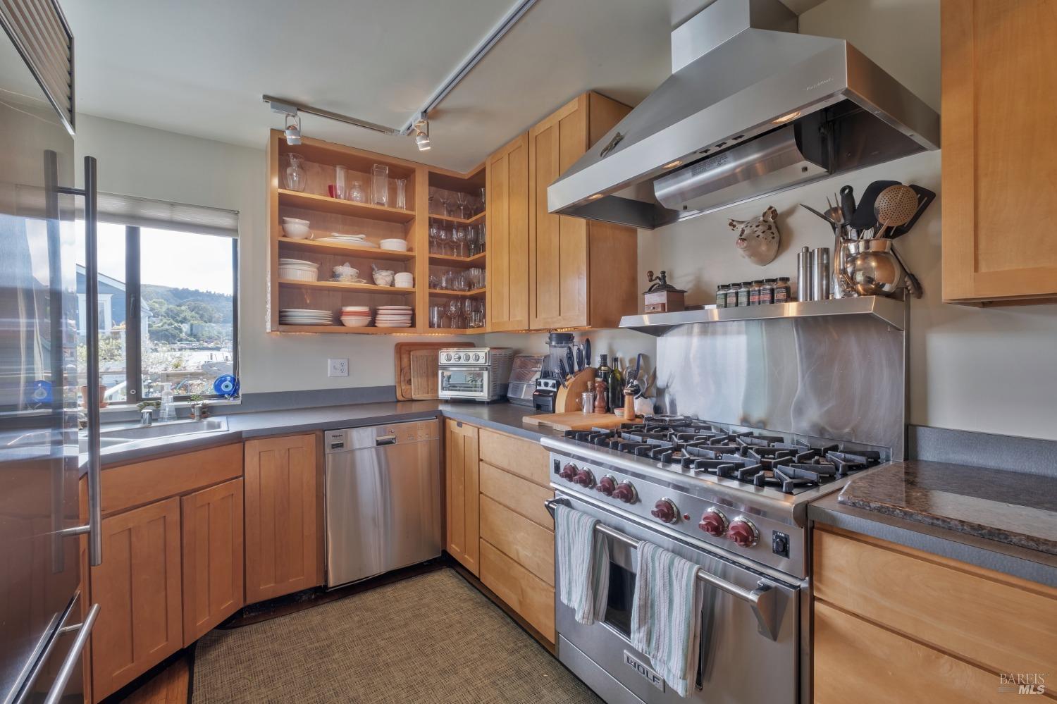 Detail Gallery Image 8 of 13 For 63 Issaquah Dock Unkn, Sausalito,  CA 94965 - 3 Beds | 3 Baths