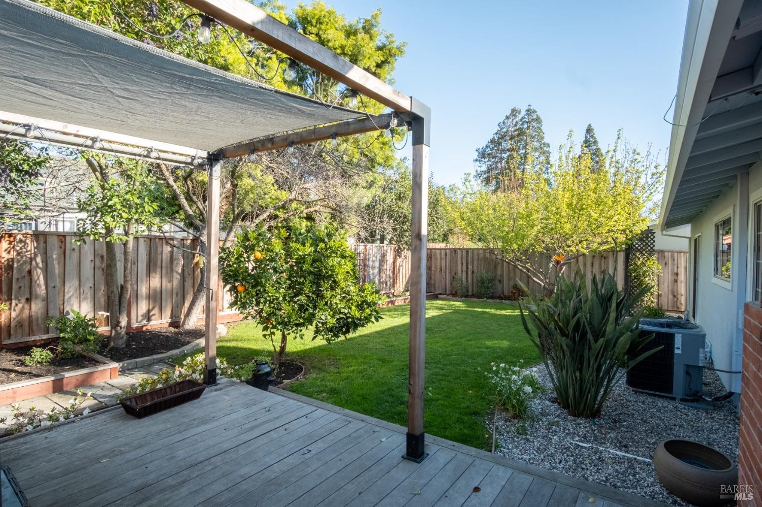 Detail Gallery Image 26 of 38 For 1425 Weaverly Dr, Petaluma,  CA 94954 - 3 Beds | 1/1 Baths